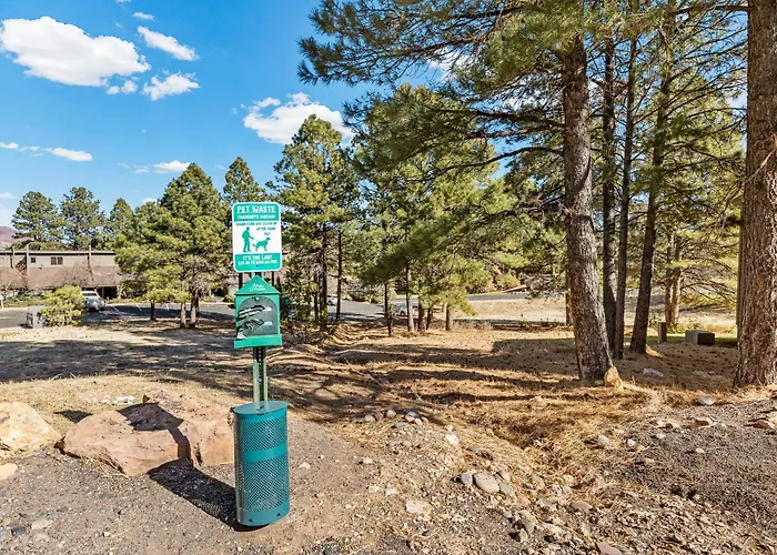 Charming Country Club With Loft & Fireplace Holiday home *