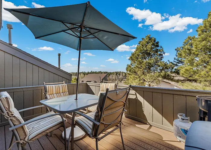 Charming Country Club With Loft & Fireplace Flagstaff