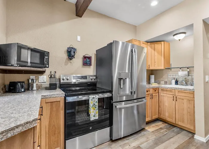 Charming Country Club With Loft & Fireplace Holiday home *