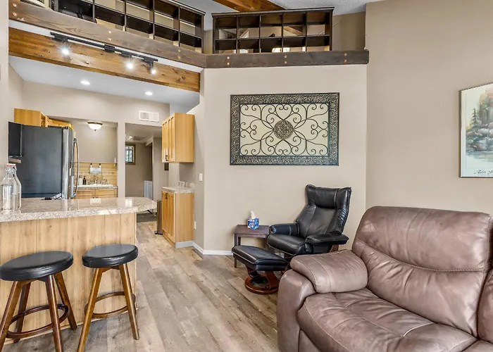 Charming Country Club With Loft & Fireplace